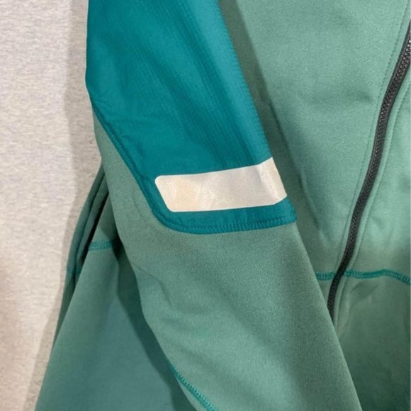 MEC Mens Large fleece lined jacket. Hooded with reflective strips on arms. Teal - Picture 3 of 7